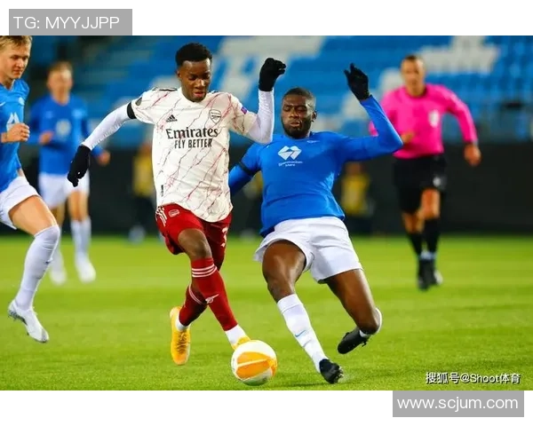 登克尔克与莫尔德的激烈对决揭示足球战术与团队协作的魅力